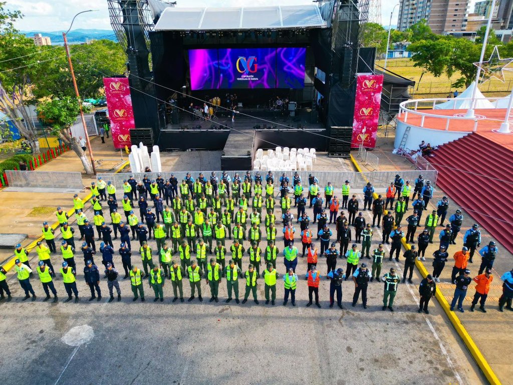 dhernandezlarez's tweet photo. Fuerza Armada Nacional Bolivariana y Organismos de Seguridad Ciudadana,  eminentemente profesionales al servicio del pueblo.

#FANB 
#IntegrarEsVencer https://t.co/YP8ioDCLS2