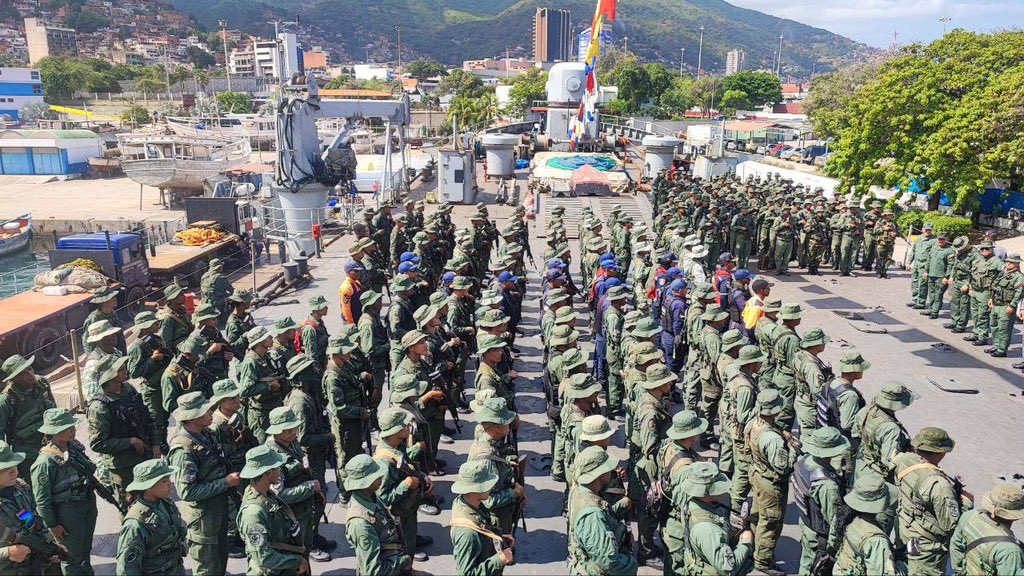 dhernandezlarez's tweet photo. Fuerza Armada Nacional Bolivariana y Organismos de Seguridad Ciudadana,  eminentemente profesionales al servicio del pueblo.

#FANB 
#IntegrarEsVencer https://t.co/YP8ioDCLS2