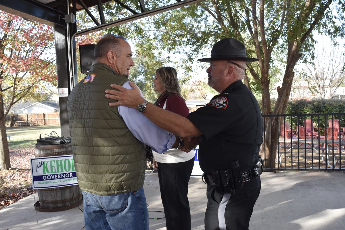 MikeLKehoe's tweet image. Greene County is voting red and voting early! 

Thanks to everyone who came out to Mother’s Brewing Company this afternoon in Springfield.