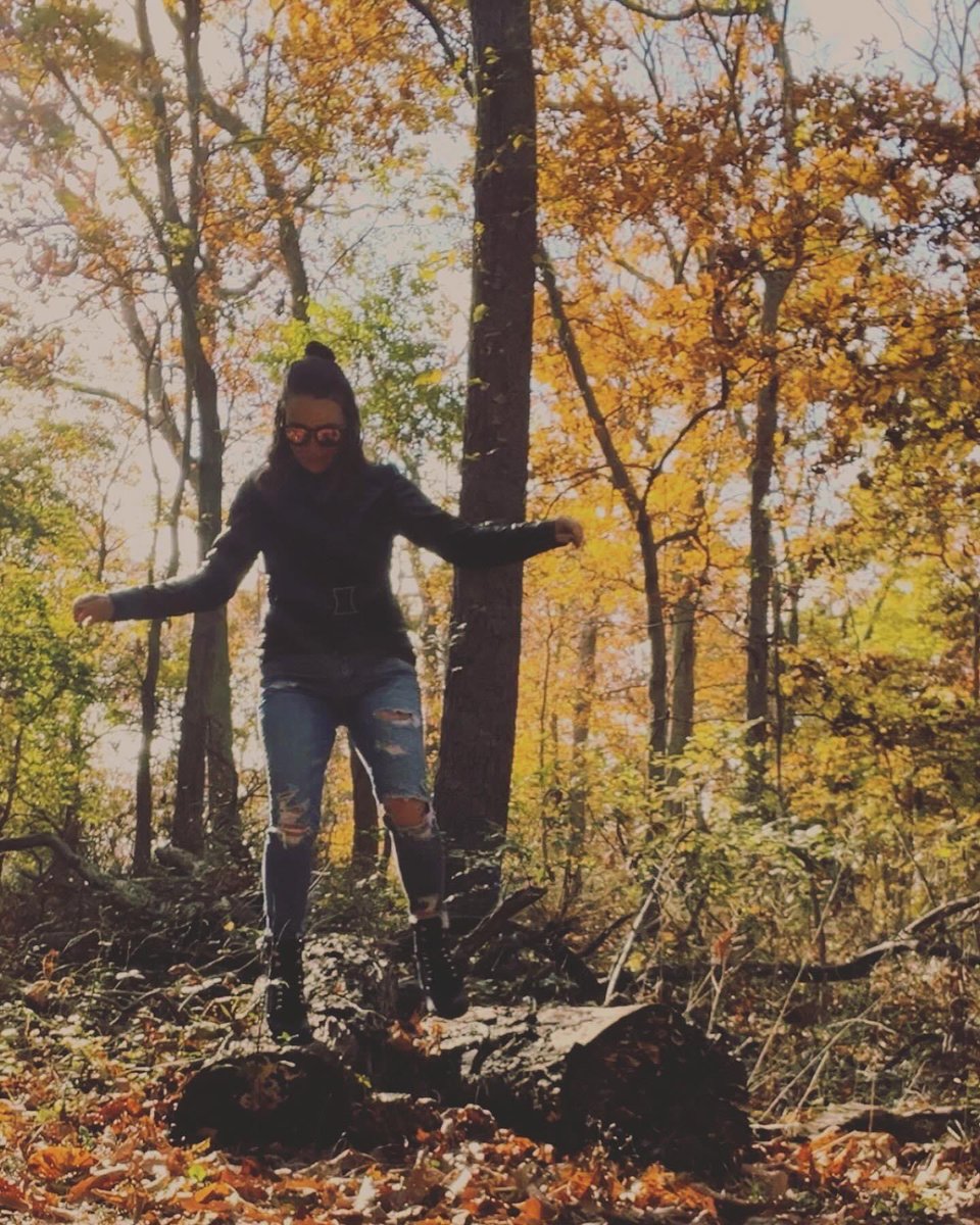 lexvranick's tweet photo. 10 minutes until #WriteAndWine which means 10 minutes until the officially official kick-off of the first annual #FallIntoWritingChallenge! https://t.co/2fQqiYlRfx