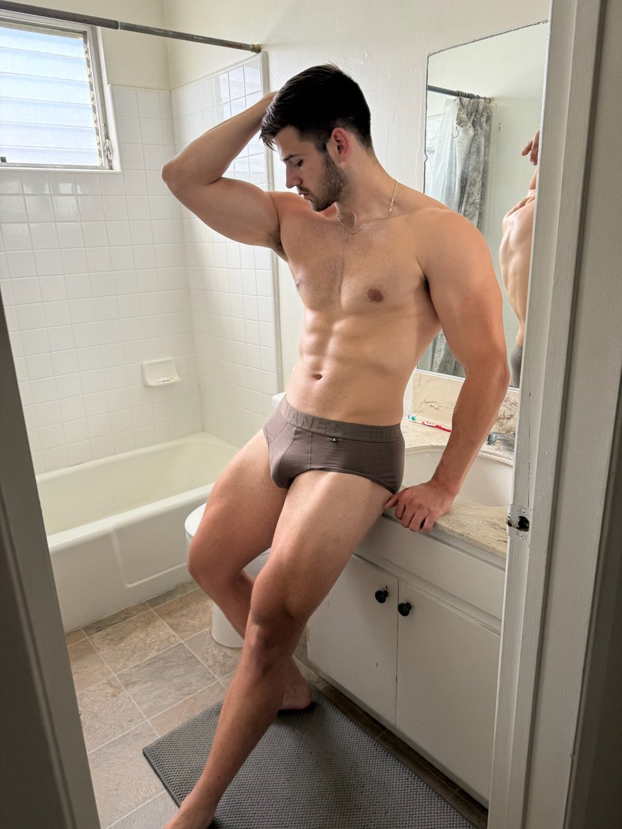 Going live Saturday noon PST on OF come chat 😈