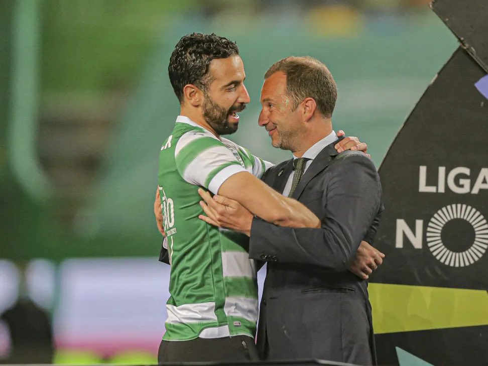 Sporting_CPAdep's tweet photo. 🗣️ Frederico Varandas:

"Quando olho para o Amorim, vejo o 2.º treinador com mais jogos pelo Sporting e um enorme treinador do Sporting. Sejamos grandes e, nesta casa, trataremos sempre bem quem nos fez bem. Ao Rúben, nós reconhemos muita dedicação, trabalho, profissionalismo, muitas batalhas. Com todo o respeito da carreira dele enquanto jogador, tenho a certeza que daqui a muitas décadas, que será recordado como treinador.”