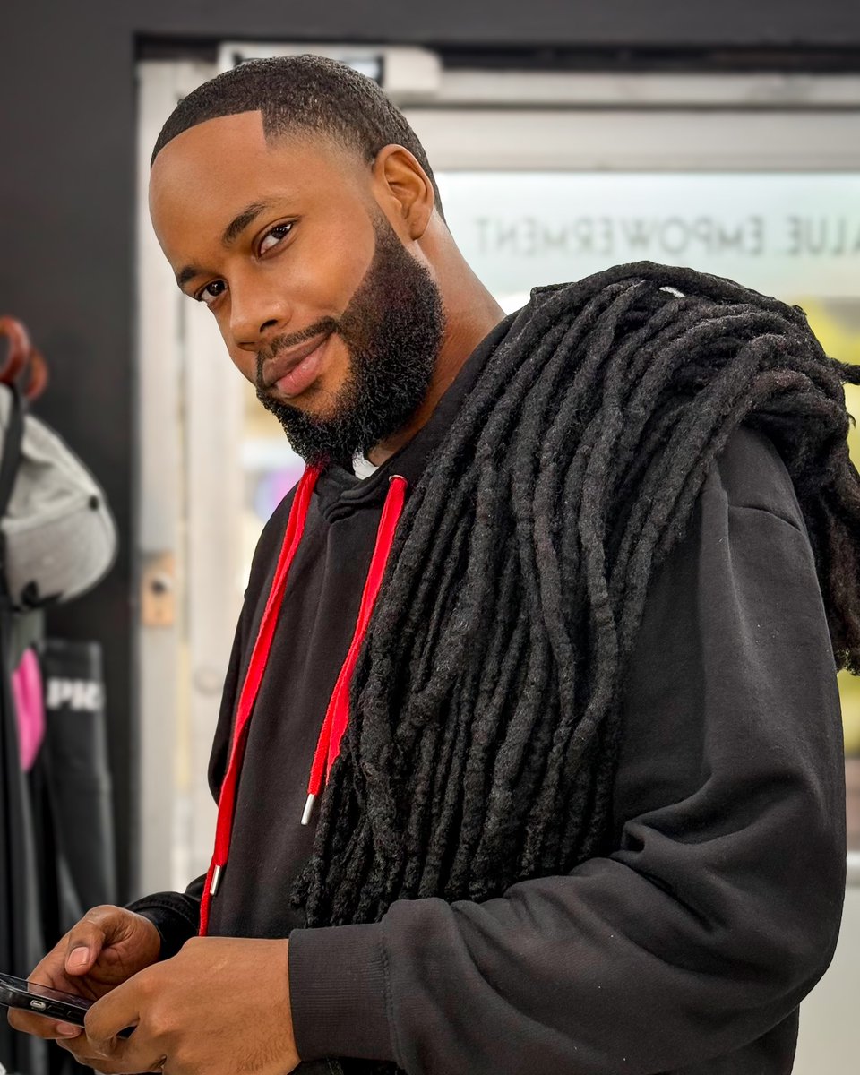 krew_kutz's tweet photo. 🔥Confidence on AutoPilot😏..Ladies,,,Drop some 🔥’s in the comments for my homie @desron21 🔥
…
👑🔥 After 10years, he said it was time🙏🏼♥️
…
#goodevening #bigchop #goodvibesonly #goodvibes #friday #transformation #change #wavecut #wavey #smooth #black #faded #naturalhairstyles #naturalhair #twahairstyles #twastyles #twa #clean #sharp #behindthechair #menhairstyle #barbersinctv #sharpfade #barberlove #barberlife #barber #barbershopconnect