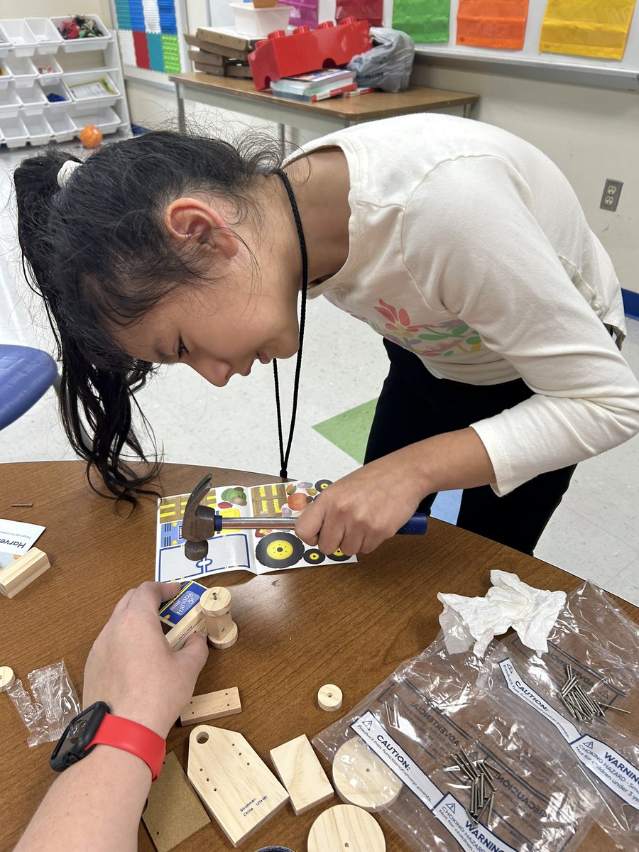 ms_hermansclass's tweet photo. @Lowes coming in again for the win! Thank you Lexington NC Lowe’s for loving in my kiddos as we build live long skills! @LCSJackets @CEES_Jackets #LearnGrowLeadatCEES https://t.co/nw91f4Kffx