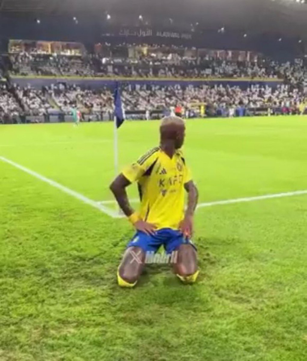 إذا صليت لحالك وسمعت واحد قال امين