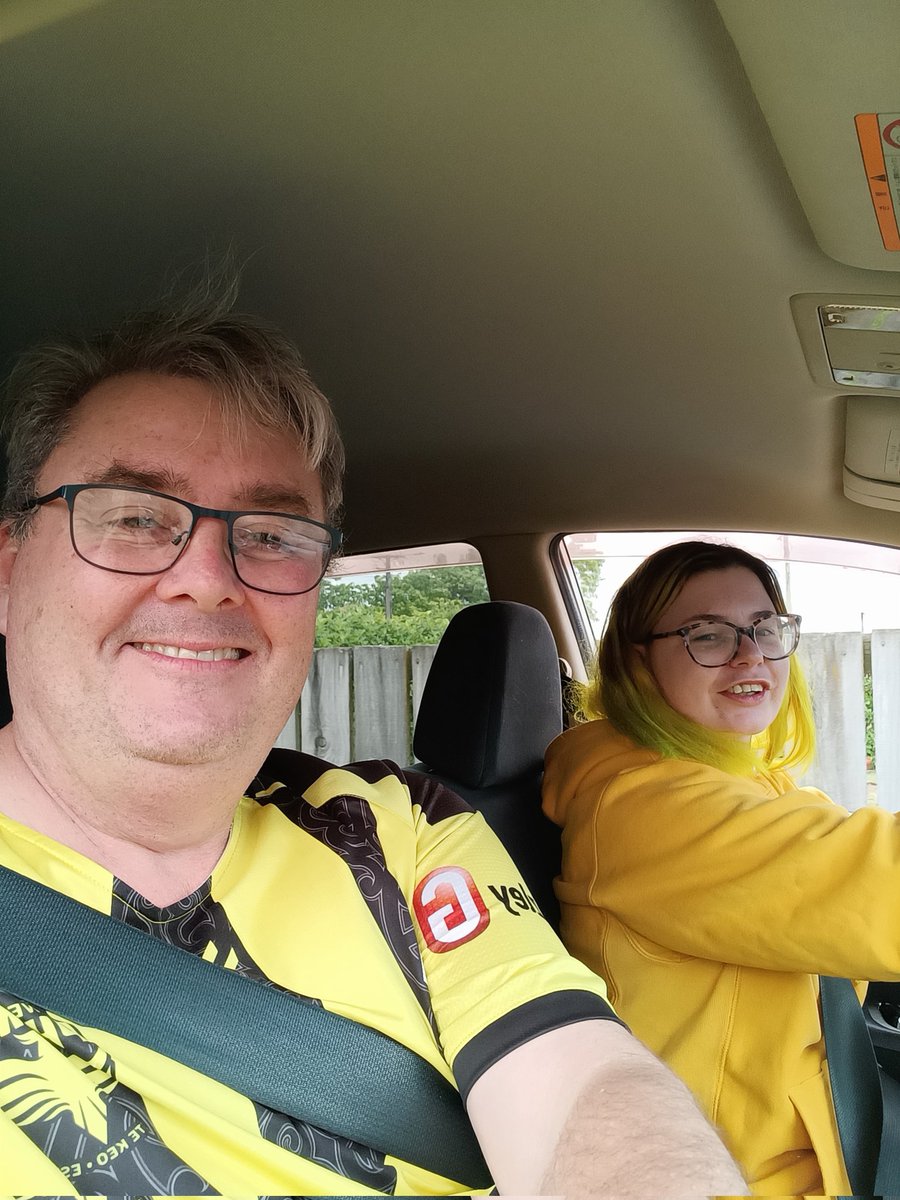 EatSleepFutBall's tweet photo. Off we go to the airport!
#NZIsYellow
#ERereTeKeo #COYN #YellowAndBlack #PhoenixRising #WELvAFC #KiwiDerby https://t.co/4TTwdBdC7K