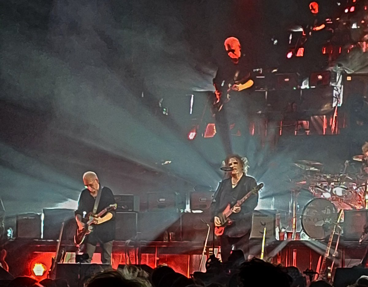 MolenaarPs's tweet image. The Cure @ Troxy Londen.
Life is music 🤟🏽 #TheCure