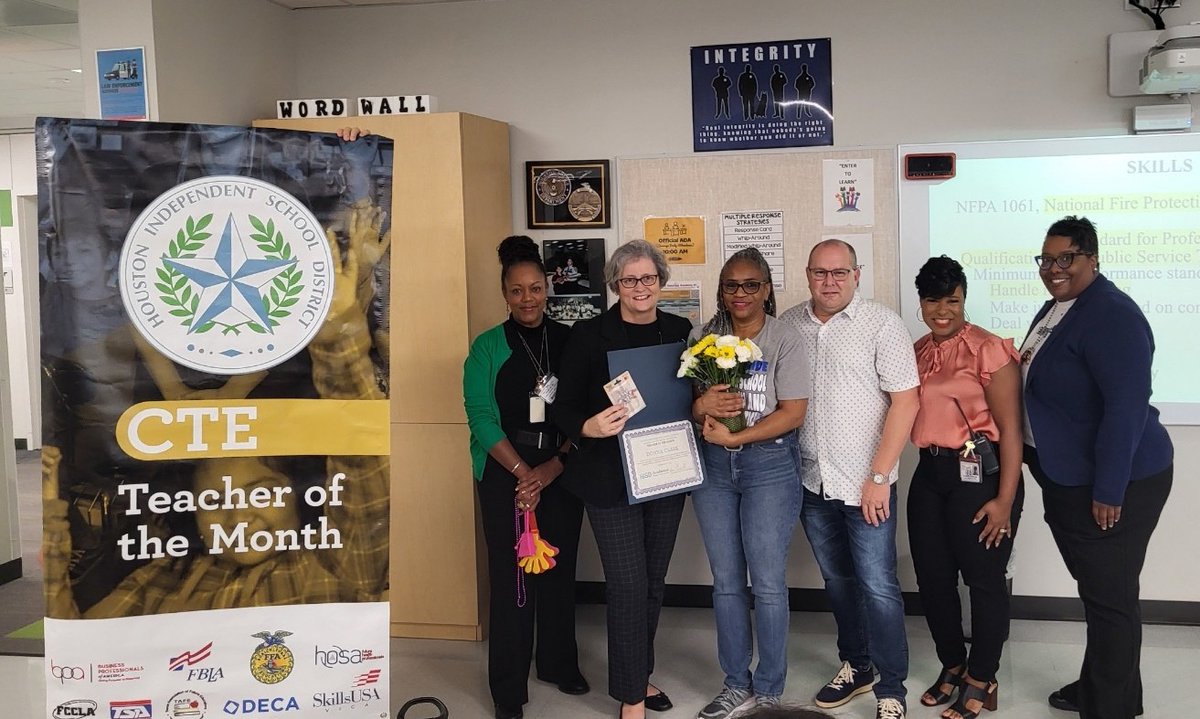 Excel_Hammond's tweet photo. Today was a great day to honor our @HISDCTE  teacher of the month. Mrs. Donna Clark our Principles of law &amp; correctional service teacher/mock trial advisor  consistently goes above and beyond to support her students. Her advice to students: "Don't let the little things stop you." https://t.co/Ov2MIKAsl9