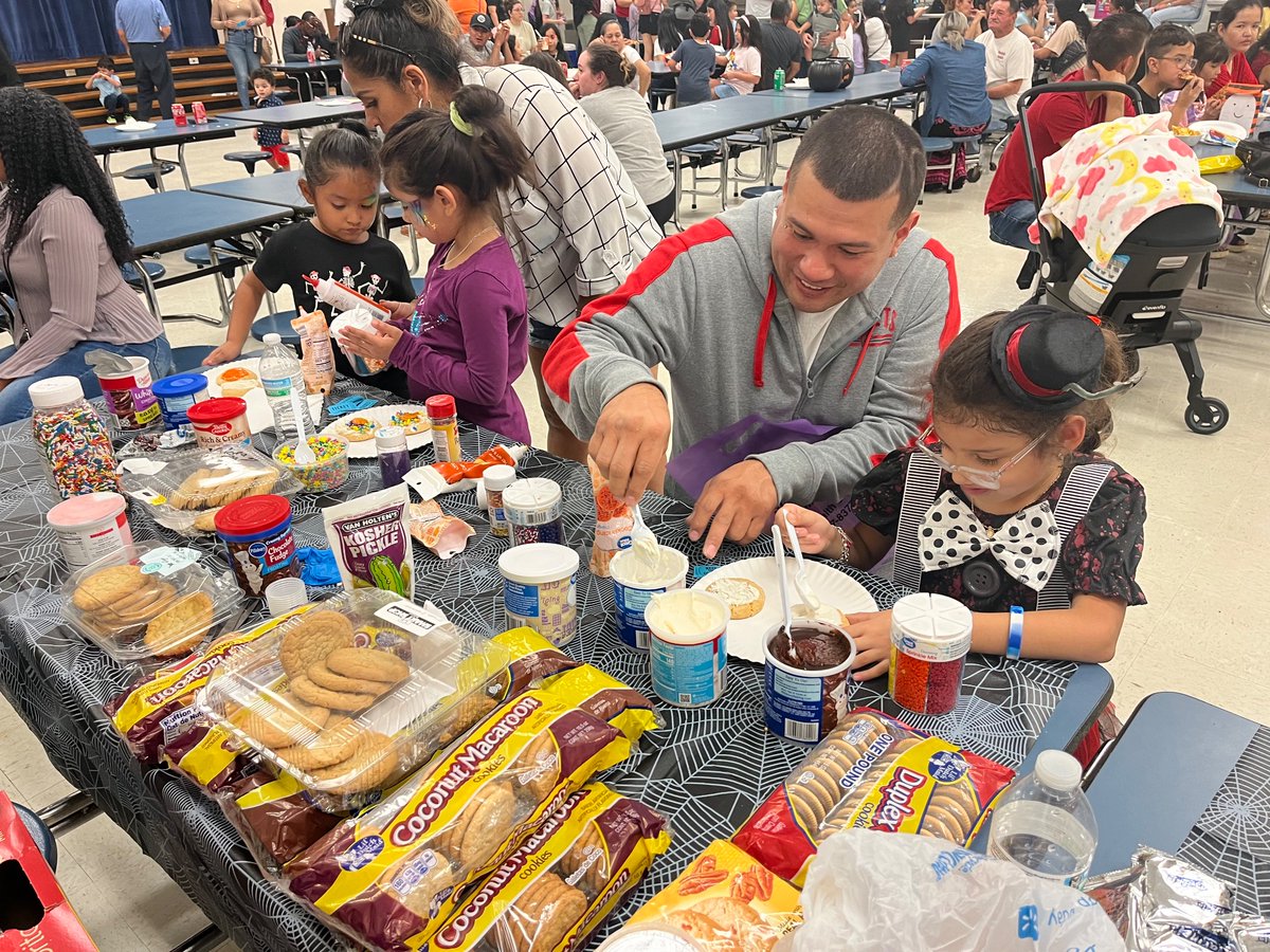 3rd Annual Fall Fest in the books <a href="/APanthers1/">Anderson_Panthers1</a> Huge thanks to the Westbury Association for their unwavering support! @TeamHISD <a href="/HISD_West/">🚨 This page is no longer active! 🚨</a>