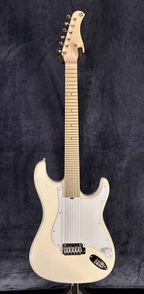 Red House Guitars tweet media