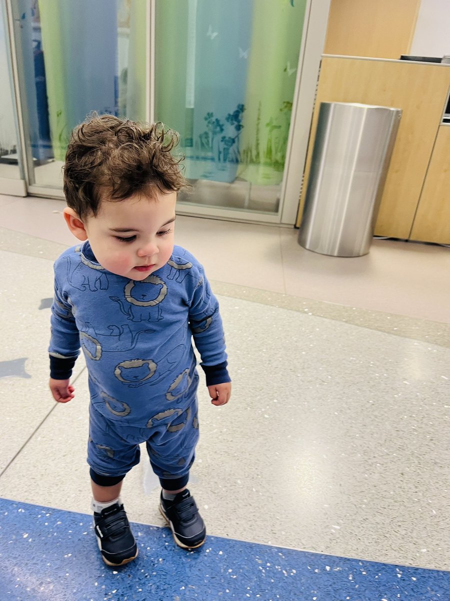 poulosky's tweet photo. Lo más difícil de ser padre es tener que llevar a tu hijo al hospital https://t.co/X2nH5IXFVt