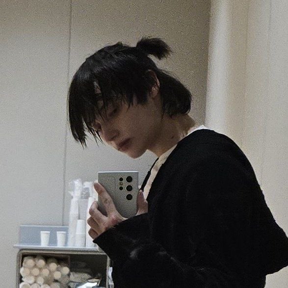 𖠗 ┊ ! restarting - d1

.　　　♡⃕　　　⁺ 　　 　🖇️　　　⏖

- arab , scorpio , infp , she
- not new to #kpoptwt , #stantwt 
- multi ; mainly txt, nwjns, aespa 
- any fandom is welcomed !

♡/↺ is highly appreciated <3 #promotwt
