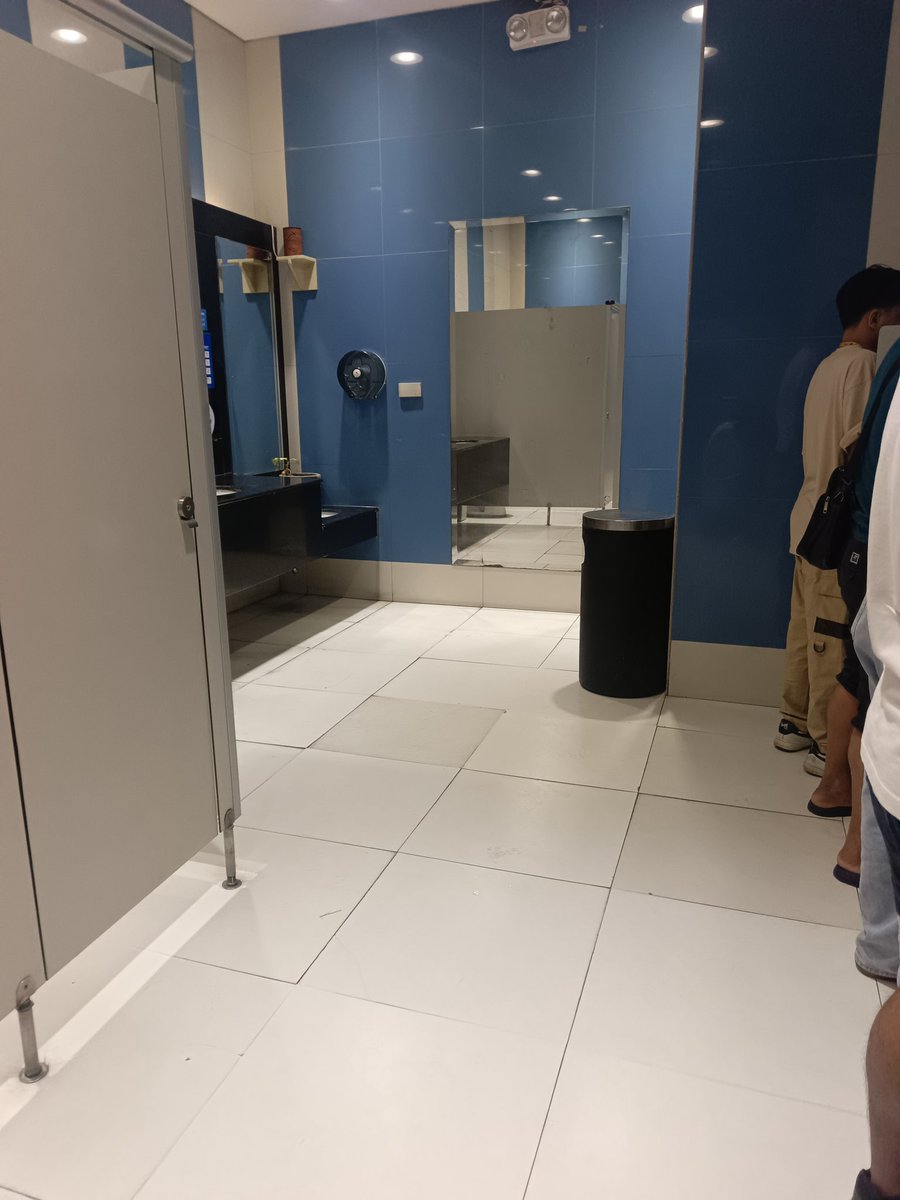 joseph_gal35540's tweet photo. Pinutokan pinutukan pa 🤣🤣🤣
#SmCalamba https://t.co/ZgPhyRyvpJ