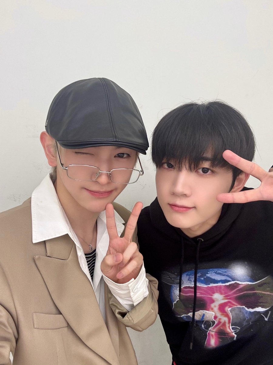 TPST_twt's tweet photo. [#형섭X의웅] 그 사람이 바로 너였으면 좋겠다 👉🏻👈🏻❤ https://t.co/CAyXJ6R5qz