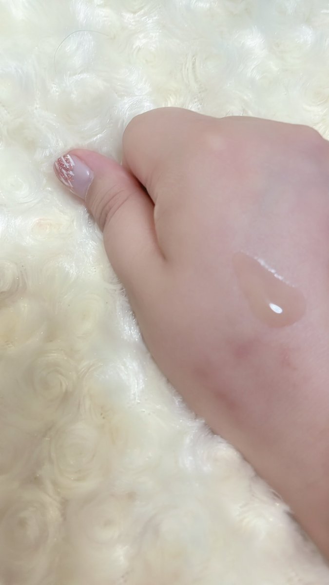 miffy_miffy_01's tweet photo. 【#pr 】acwell 甘草水 PH バランシングアドベンスセラムをいただきました🙇‍♀️

🤎肌に栄養、活力を与えたい時に使用
🤎塗ると保湿力はある、オイリー過ぎなくて良い
🤎ビタミン配合で甘草水60%以上配合 
🤎米国で人気の甘草水！

#acwell #アクウェル #韓国コスメ #スキンケア #敏感肌 #肌ケア #栄養 https://t.co/hsIrsWmrAK