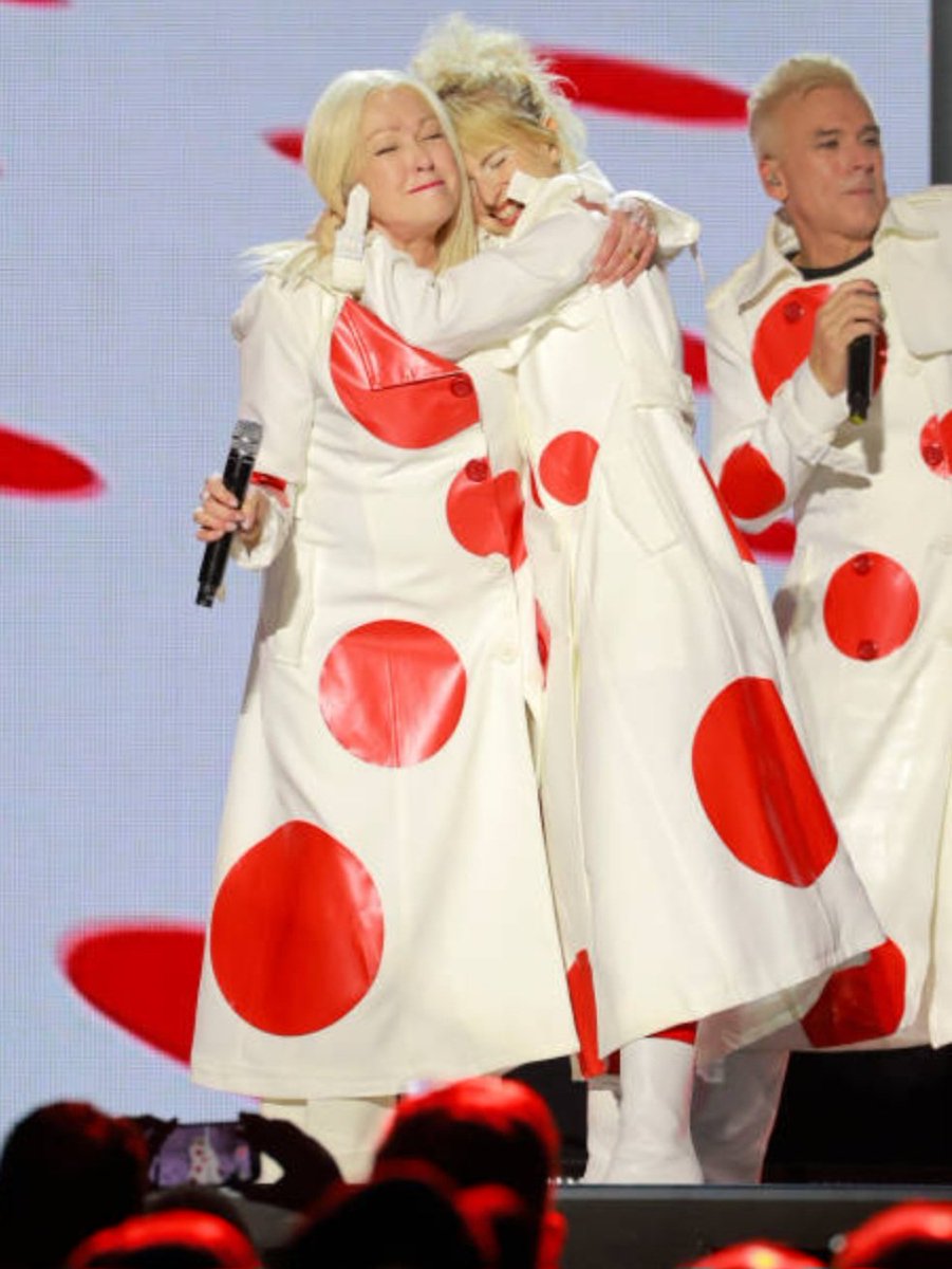 Cyndi Lauper and Hayley Williams perform at Bridgestone Arena in Nashville, Tennessee.

📸Jason Kempin/Getty Images