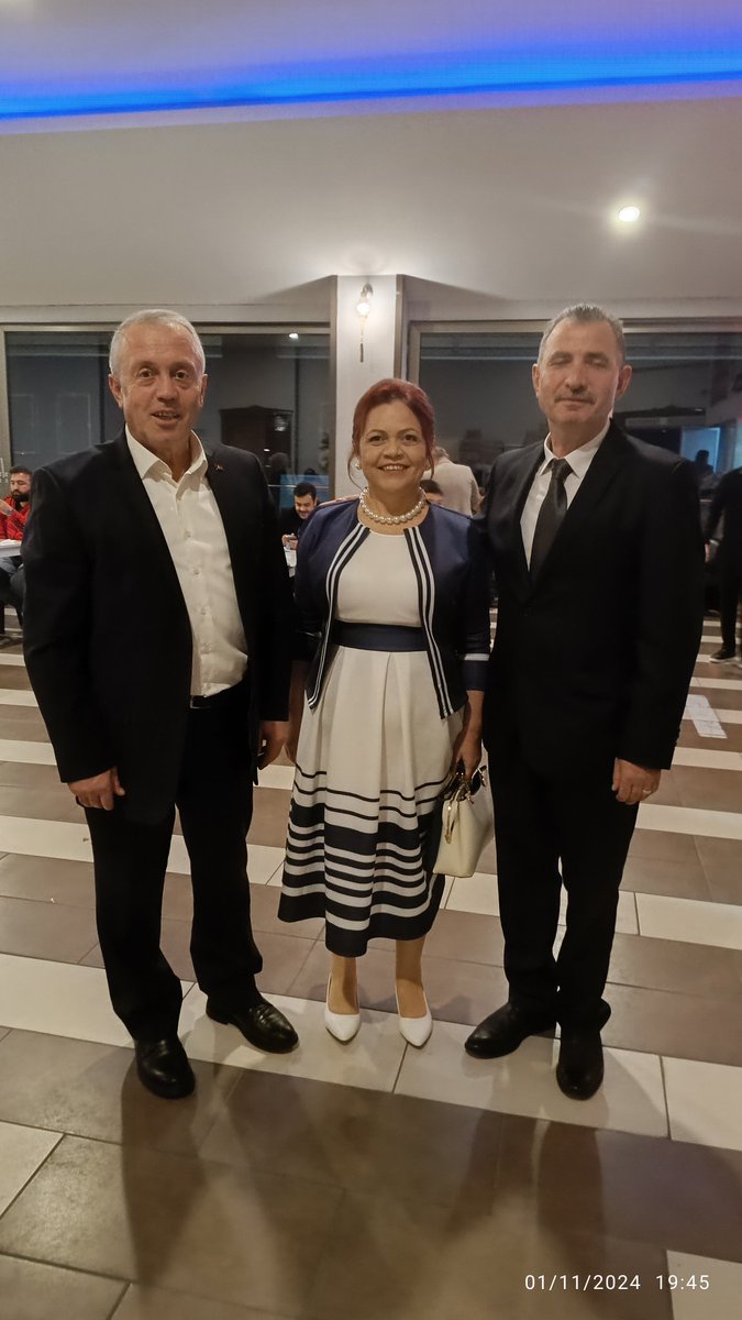 Dostlarla Özlem Yildirim Ercan / Mürsel Ercan çiftinin kızlarının düğünündeyiz...