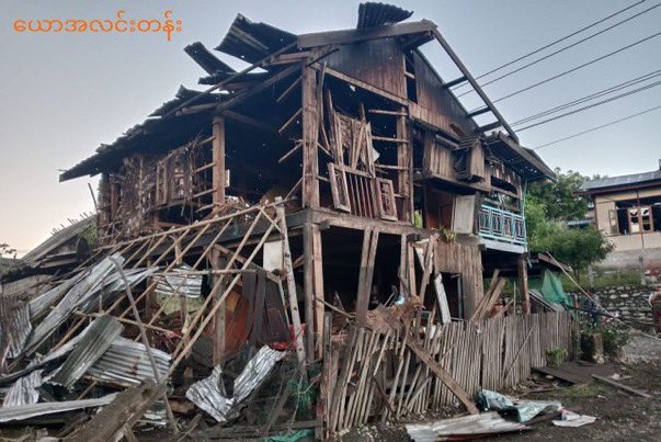 FNCCBurma's tweet photo. Four civilians including a child were injured and five houses destroyed Wednesday night when a junta MiG-29 jet fighter dropped two 250-lb bombs on Kan Chaung Village in Magwe Region’s Saw Township.
#WhatsHappeningInMyanmar https://t.co/Snzs99Upb3