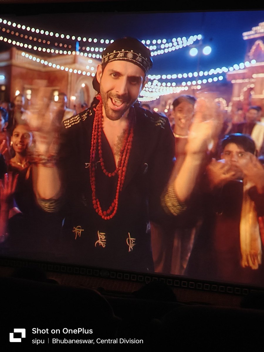 Why the hell is this man even acting??? He has to be one hell of the overrated actors of this country. Now I am having a headache because of his overacting. 
#KartikAaryan #BhoolBhulaiyaa3
