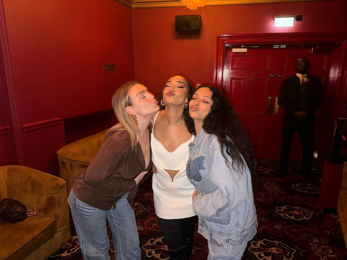 LMFinland_'s tweet photo. My angels forever https://t.co/8c3EffoShH