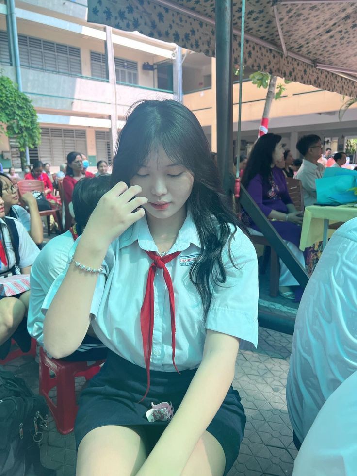 aodaivietnam201's tweet photo. Cô bé quàng khen đỏ 💖💥 https://t.co/6lO2cRszuq