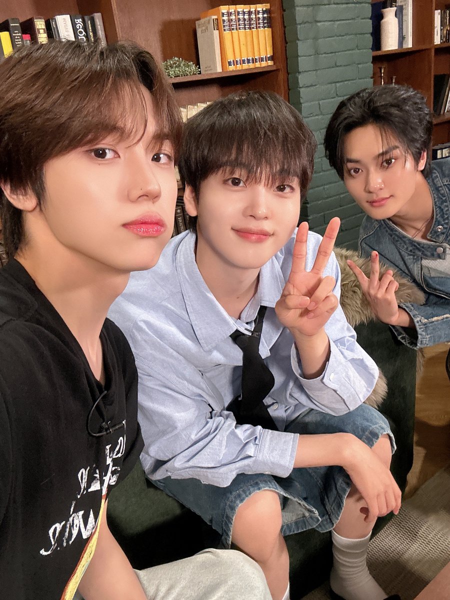 pokevity's tweet photo. [📸] 
[for. LUVITY] POKETERVIEW season 2 #4 𝗛𝘆𝗲𝗼𝗻𝗴𝗷𝘂𝗻, 𝗧𝗮𝗲𝘆𝗼𝘂𝗻𝗴, &amp; 𝗦𝗲𝗼𝗻𝗴𝗺𝗶𝗻 – 𝙎𝙀𝙇𝙁��𝙀 𝙎𝙋𝙊𝙄𝙇𝙀𝙍🤳
 
At 9 PM KST!
Exclusive on official fancafe🌟 https://t.co/pVqFZyCeU0