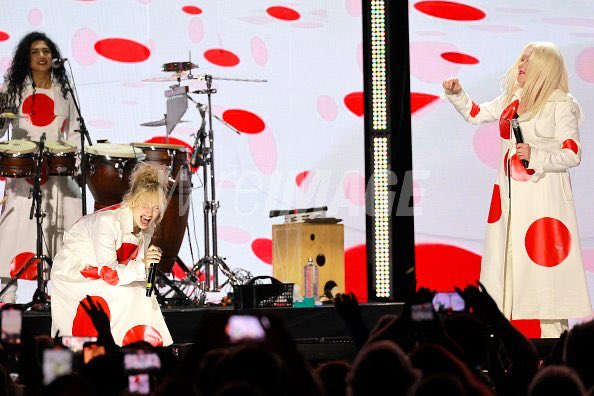 paramoremusicom's tweet photo. Hayley Williams joined Cyndi Lauper at Bridgestone Arena in Nashville, TN for Girls Just Want To Have Fun Farewell Tour 

📸 rtmcfadden/Instagram; WireImage https://t.co/9ylLEsbNvZ