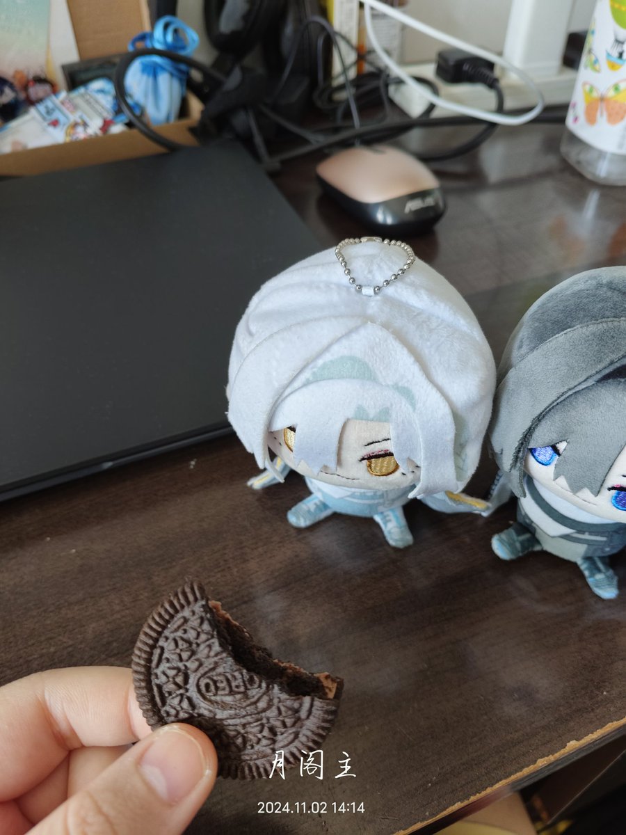 theirmoonflower's tweet photo. no
u two can't have these
IT'S CHOCOLATE FILLED OREOS WWWWW
#dear_u_san #NiceToMeetUpape https://t.co/LNdnuNHi3A