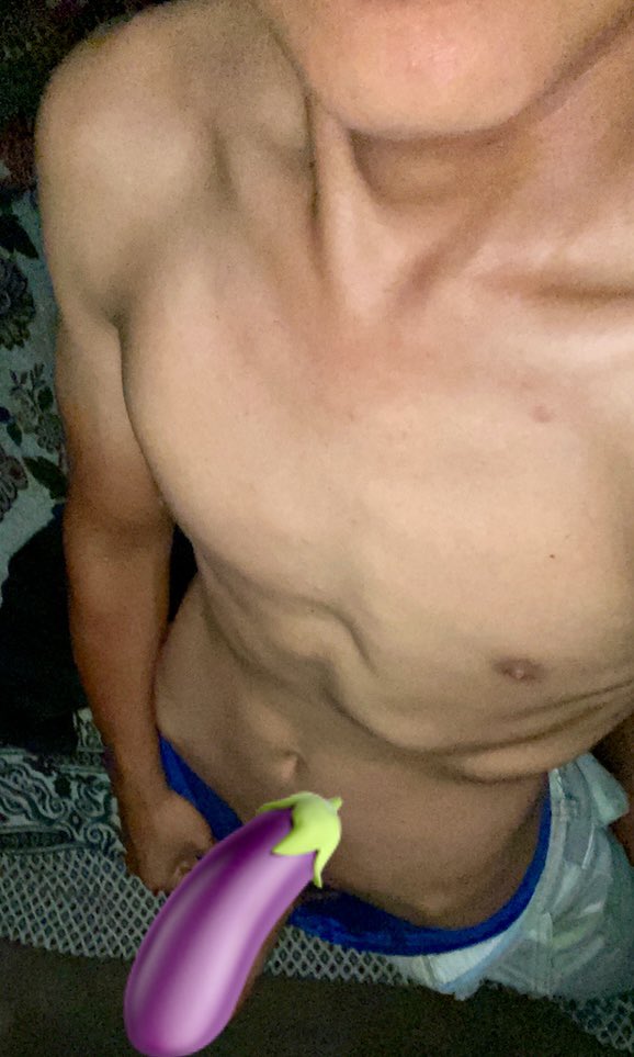 zequi_vi's tweet photo. Quieres ver la foto sin emoji 🍆💦 
Dale RT https://t.co/hP4NQ9dabR