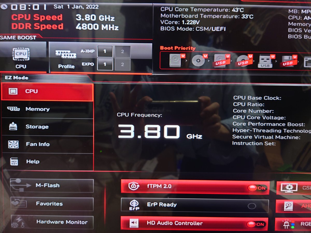 KD36100685's tweet photo. とりあえず中古のRYZEN 7 7700だけは、当日動作確認取っておきたくて昨日画面映るまでは組みました。今回箱がITXの中でもキツキツのリッジなので、戸惑う場面もありましたが楽しかった！
BIOSでCPU確認したので、閃の軌跡Ⅳやってました笑 https://t.co/tnrBWo0kFe