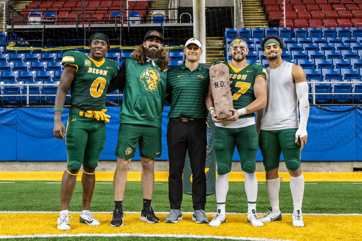 MarcusGulley5's tweet photo. This season has been unforgettable so far! Huge appreciation to @GandGCollective for supporting NDSU and helping us keep our athletes here. Proud to pursue excellence at NDSU! https://t.co/yPFxZ0Naq3