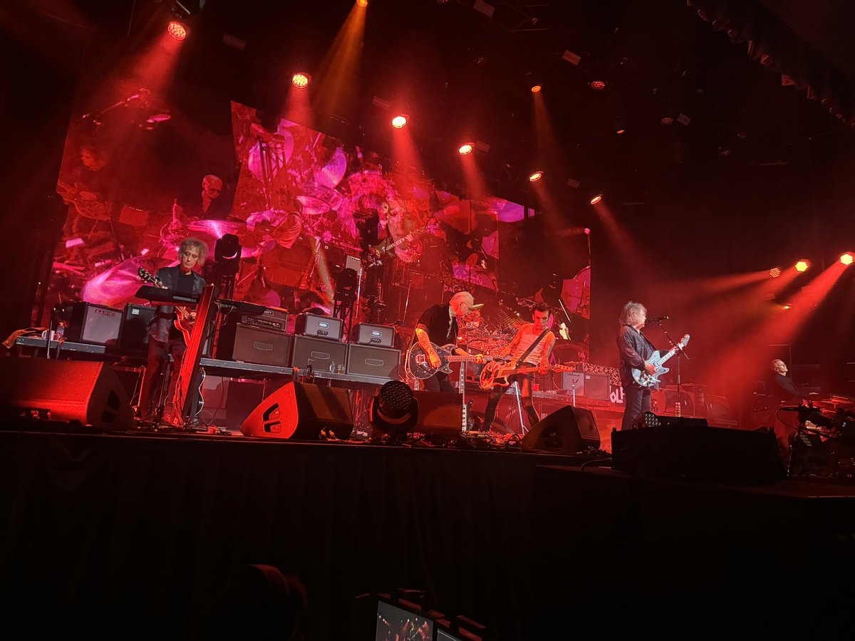 FIVESWINGLIVE tweet media