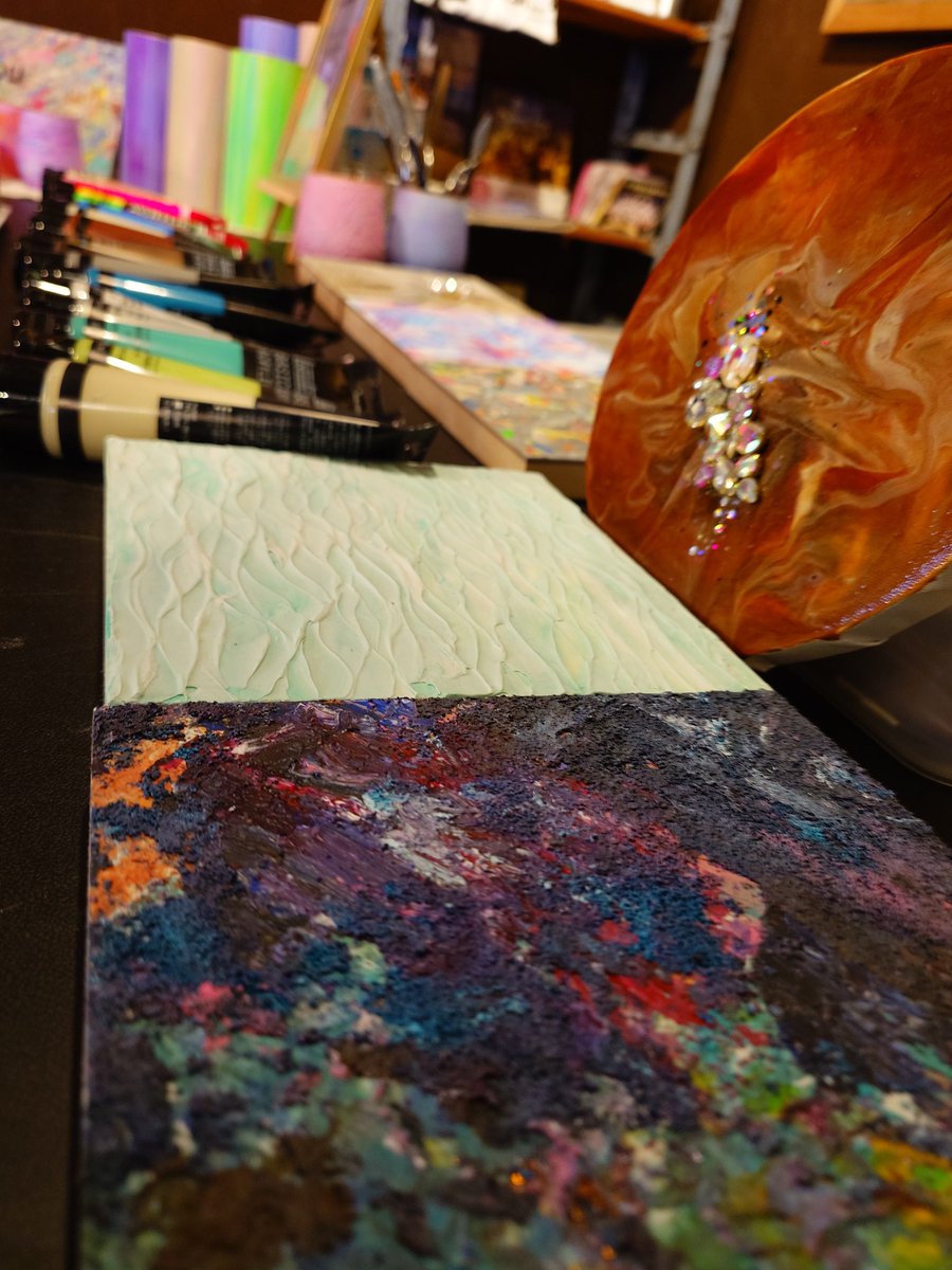 korufes's tweet photo. テクスチャーアートの体験もできます🎨
どんな色合い、どんな模様になるかはあなたのセンス次第！

#KORUFES #小松市 #石川県 https://t.co/jwpAOrzkFz