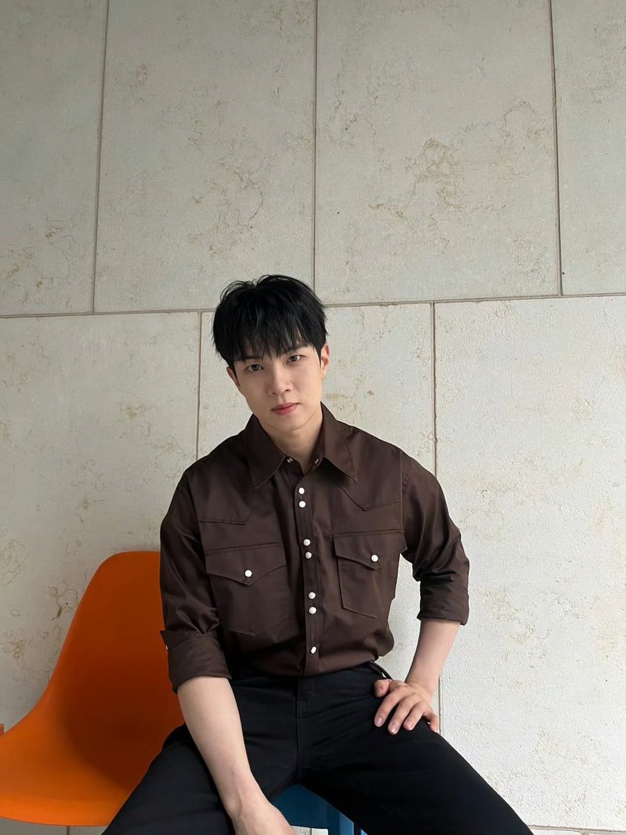 Yookkk282295's tweet photo. 2024 #hweseungcloset

241018 Project7 as Special Director

👔 @nocle.official 

#엔플라잉 #NFlying #유회승 #YooHweSeung #フェスン #柳會勝 #hweseungstyle #kpop #closet #fashion #ootd #project7 #nocle https://t.co/K5qqwHbv2g