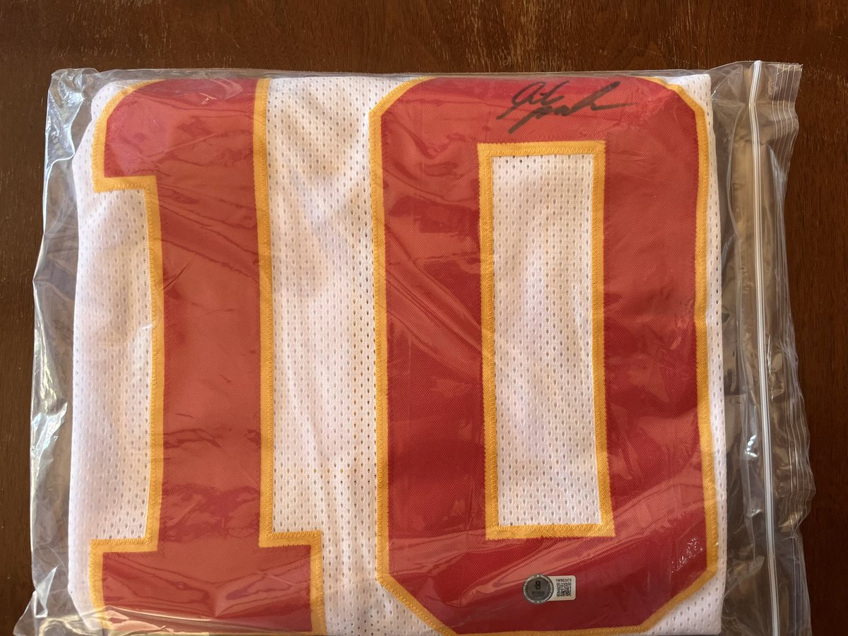 ChiefsKngdmLive's tweet photo. Did you know #CKL is giving away a signed ISIAH PACHECO JERSEY when we get to 1,000 subscribers on YouTube?! Well, we are!! So go subscribe. 1 in 1,000 is pretty good odds😉#ChiefsKingdom https://t.co/iQSPkvi6jj
