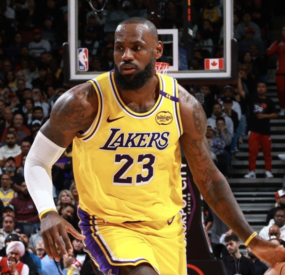 PolymarketHoops's tweet photo. Youngest player with a 25p/10a game:

— LeBron James (18y-355d)

Oldest player with a 25p/10a game:

— LeBron James (39-307d) https://t.co/TiU4Re5jNR