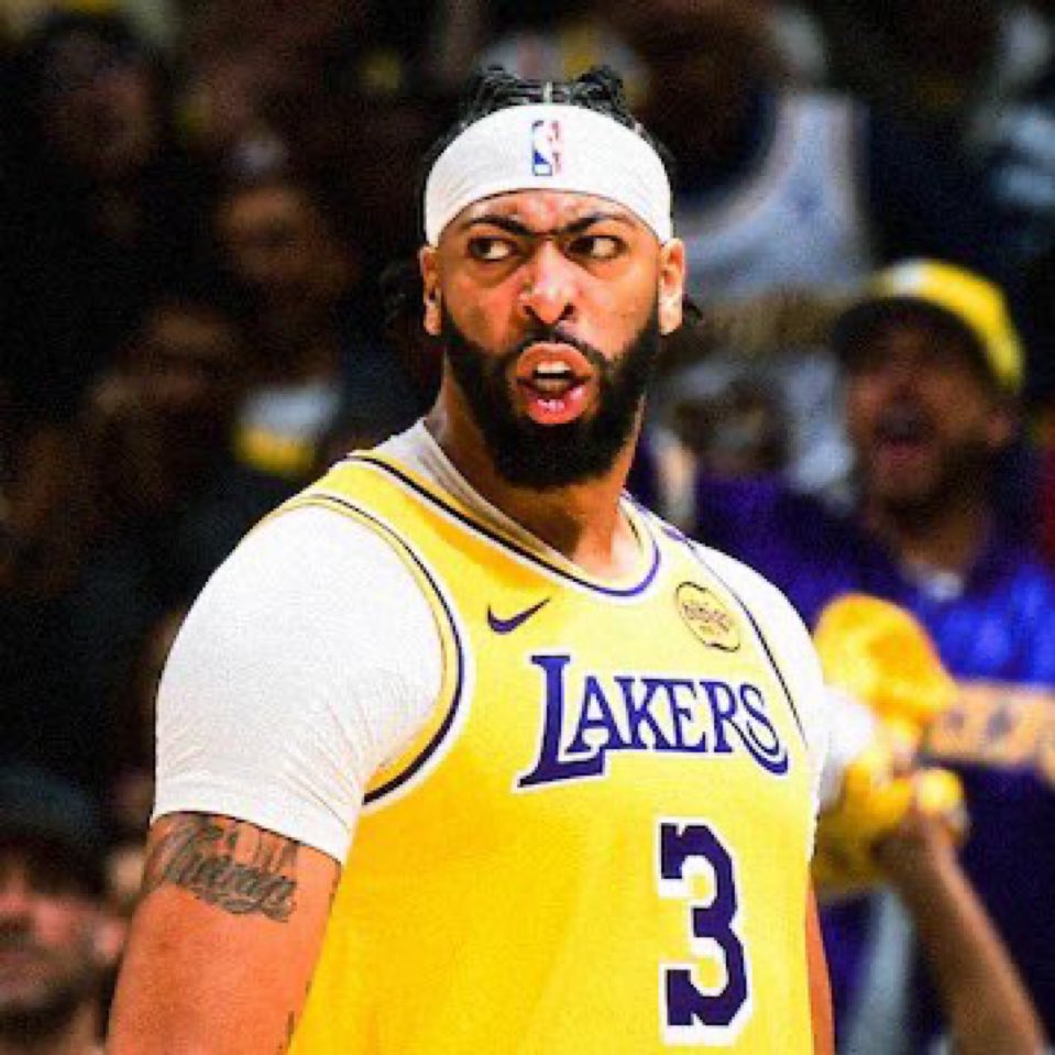 Anthony Davis sur la raquette de Toronto cette nuit :

38 points
14/20 au tir (!)
10/11 aux lancers francs
12 rebonds
3 interceptions
2 passes 
2 contres

C’est lui, le patron des Lakers.

La franchise ira aussi loin qu’il ira cette saison.