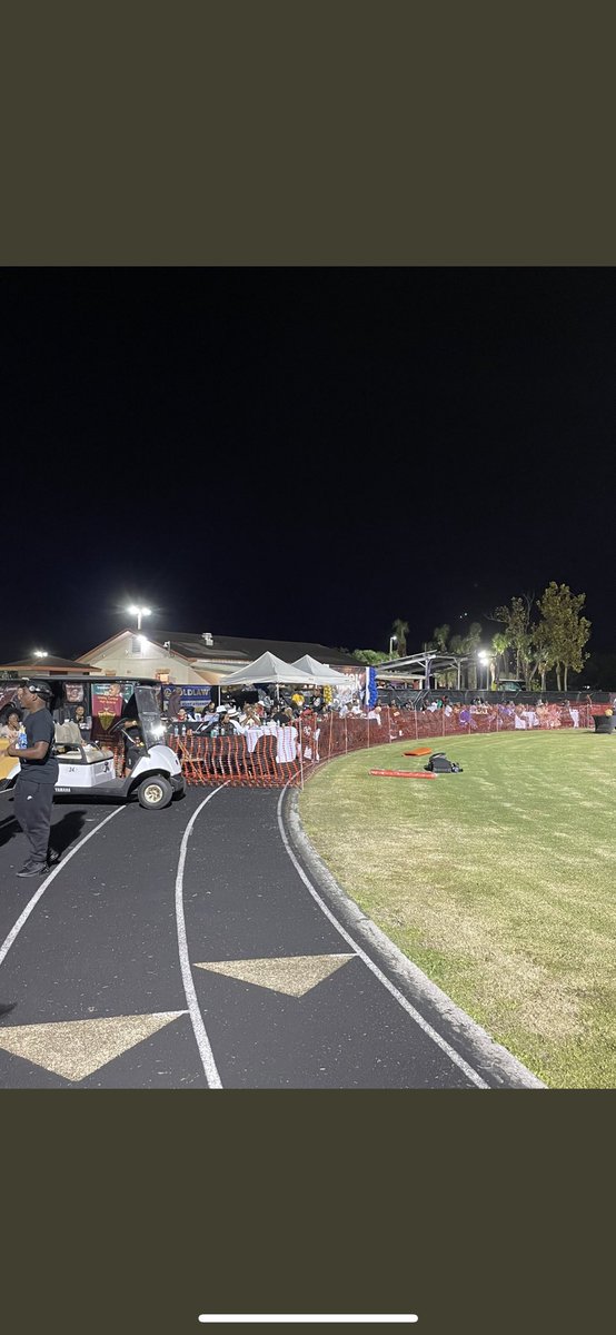 The Muck Bowl 🐇 Great matchup and electric atmosphere out in Belle Glade 
<a href="/KeiserFootball/">Keiser Football</a> looking for future Seahawks from the muck! <a href="/Omar_Haugabook/">Omar Haugabook</a> <a href="/PahokeeFootball/">Pahokee Football</a>