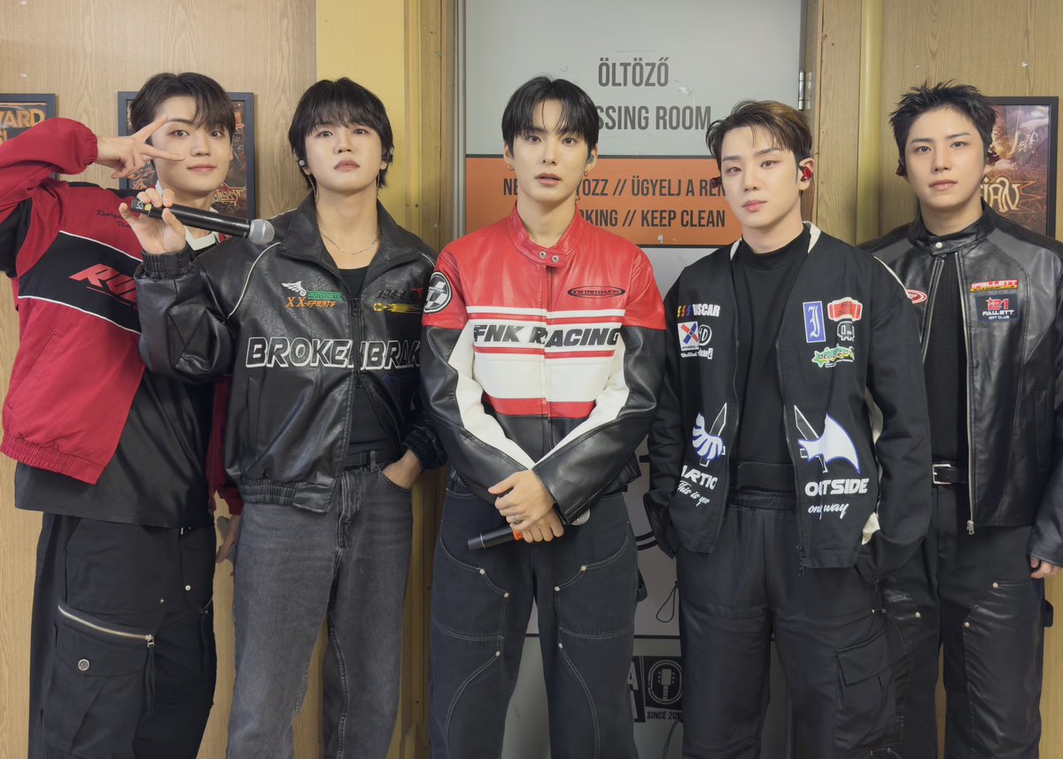 official_ACE7's tweet photo. [📷]

241101
A.C.E 2024 LATAM AND EUROPE TOUR
in BUDAPEST🇭🇺

오늘 초이스때문에
무대가 빛난 게 아니라, 불타버렸다🔥
Köszönöm, Budapest! 💫

Majd vissza térünk!
Ma nagyon boldogak voltunk! ❤️

#ACE #에이스 #ACE_LATAM_AND_EUROPE_TOUR 
#REWIND_US
#ACEinBUDAPEST https://t.co/oGk7lU5jTQ