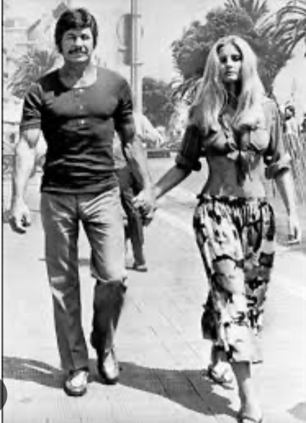 GoodestThinking's tweet image. BOOMER TALES. When you hear us tell stories about what it was like when we were young, we sometimes remember ourselves as looking like this. 
#snarkin 🤪