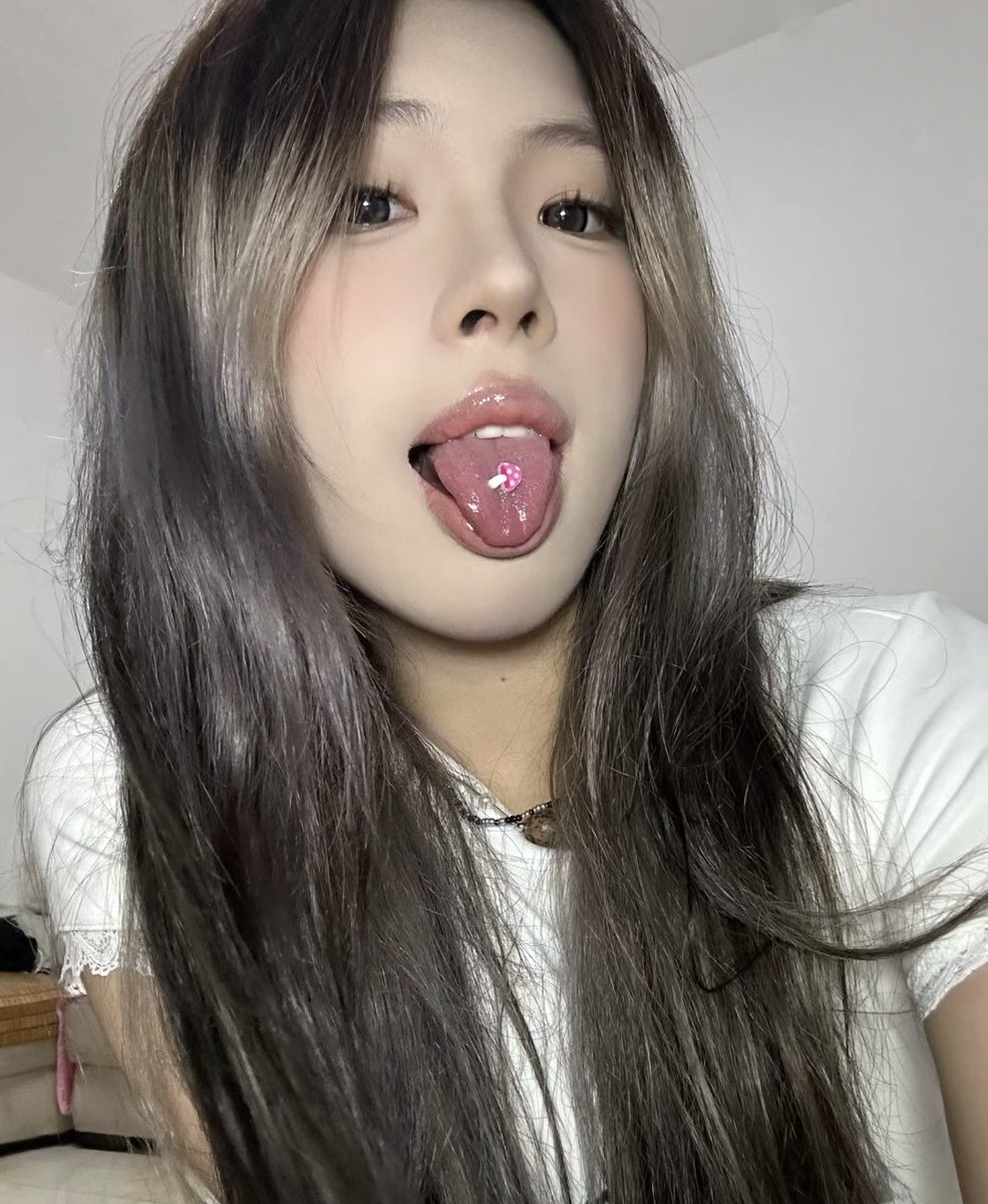 你们能接受唇钉吗？？我接受不了 https://t.co/XeNtfxR0H8