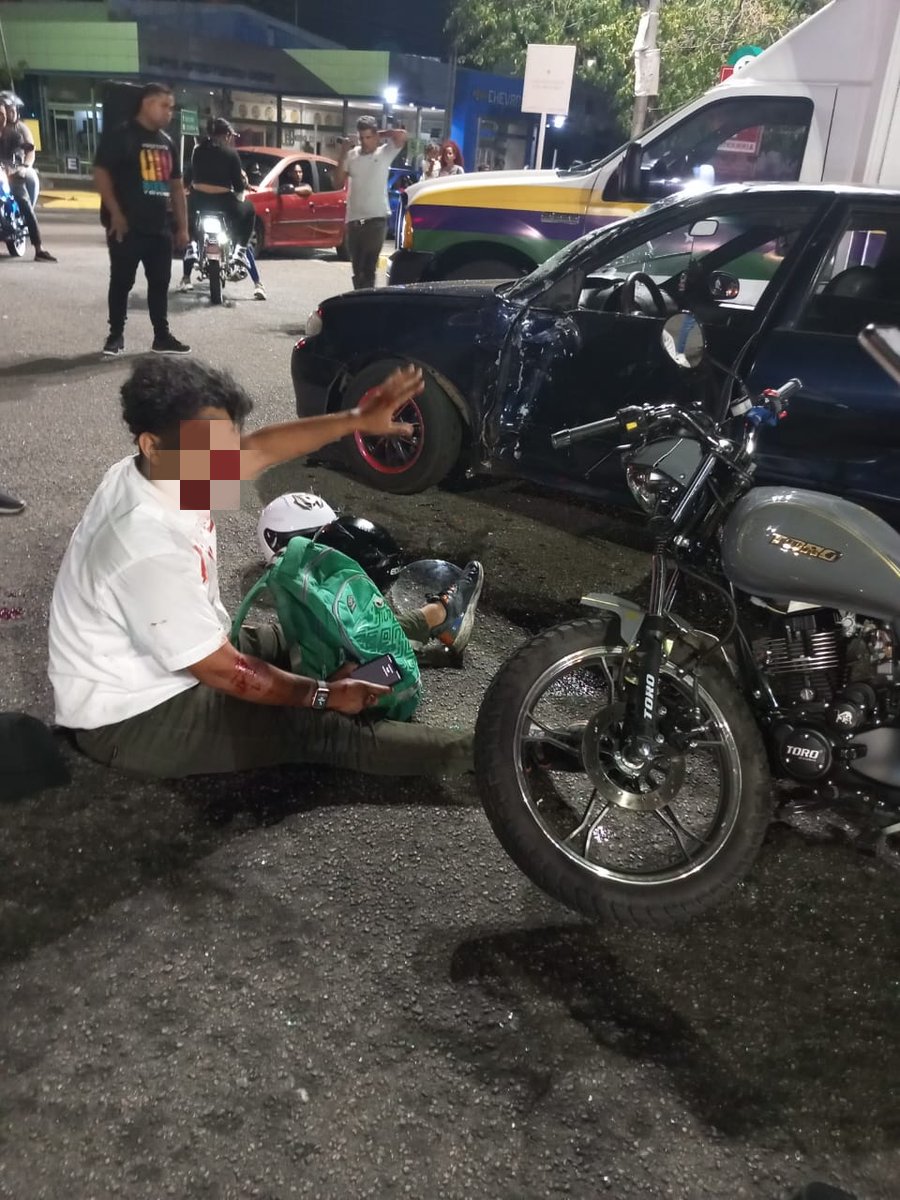 segobolivar's tweet photo. Ambos lesionados fueron estabilizados y trasladados hasta el Hospital Uyapar.

Nuestra misión es ayudar 🚑⚕️🏥 https://t.co/5VlKAqgCvQ