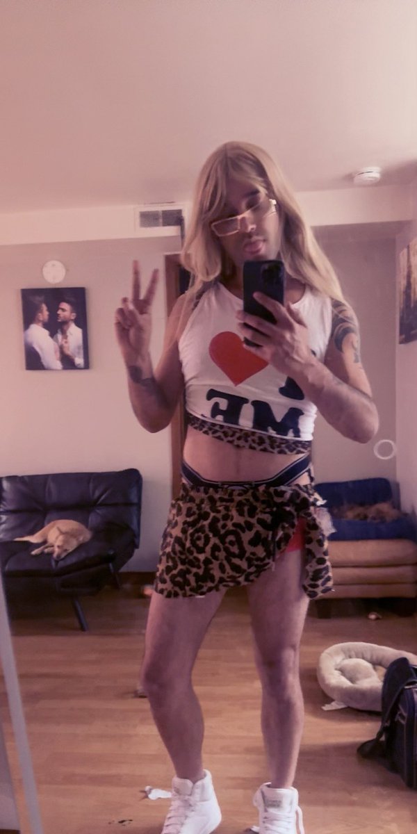 YourBooAdrian's tweet photo. My Tate McGay Ass Paying Honor to @tatemcrae 
#itsokimok #TateMcrae #popgirlie #danceicon #stan #popmusic #LGBTQ #icon https://t.co/KNKa65RPbF