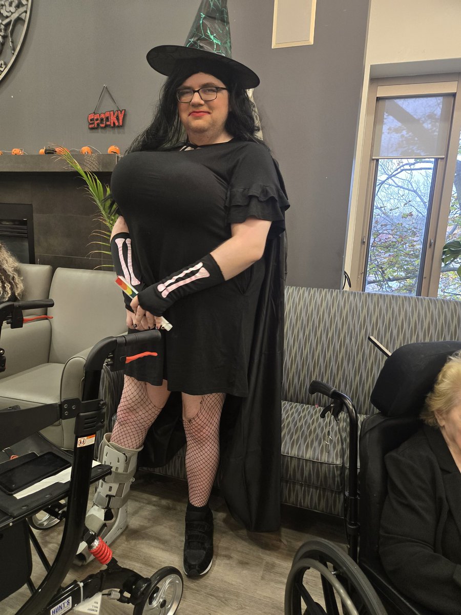 TheExMentals's tweet photo. So it turns out Roberta had a bit of a fashion shoot. https://t.co/qnVg1zr6kw