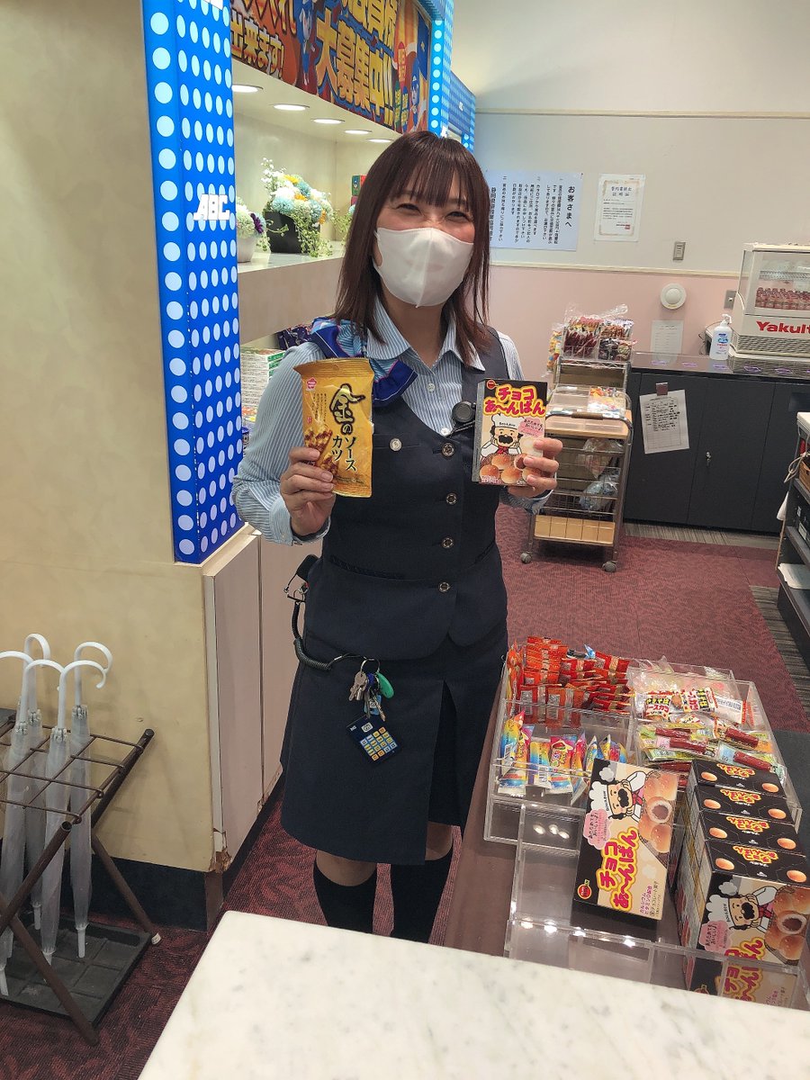 今月から当店も 衣替えを実施しています😊 半年ぶりに着る制服で気分一