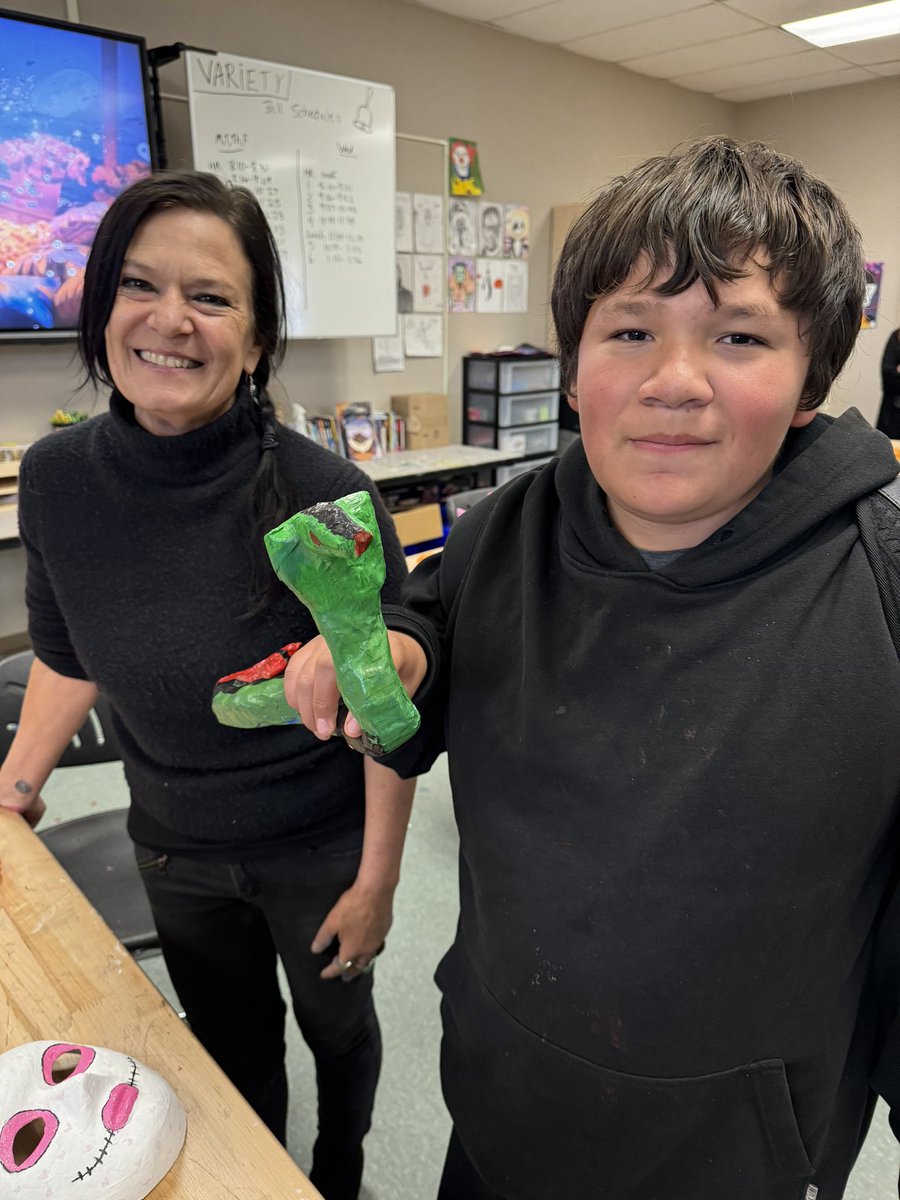 zjgalvan's tweet photo. Our @SUHSDofficial staff & students are the best! ๐๐๐ฝ๐ฉท
Letโs go #FirstMonth in Salinas UHSD! What a perfect day to visit our la Paz middle school students and view their awesome art work!๐๐ซถ๐ฝ๐ฉท
Follow us at @SUHSDofficial for all the magic happening throughout our district!
#SalinasProud
#SUHSDShines
#BetterTogether
#AllMeansAll
#LeadershipMatters
#RelationshipsMatter
#WellnessMatters
#YOUmatter
#LiveWellLeadWell
@ValChavez2018 @santiagoAM115 @Asael_Ruvalcaba @fit_leaders @Amy_A_Ruvalcaba @LorenaRubio123 @CoachGoodman @greg_poppy
@DrAvisW @principallearns @PrincipalRoRod @DiocelinaBelle @mrsjessgomez @pgilders @RosaIsiah @TheColon_s @MsVgodinez @tdav8 @LorenaRubio123 @RiseShineJenny @Buggsnow @DrRenaeBryant @lynettewsocial @BlueZones @MissRobinsonG4 @JenWomble @bigwaveBB @DrBarbaraMullen @DrSoniaLlamas @Tiffanyiei @DA_Leadership @IEI_K12 @AASAHQ @ACSA_info @CALSAfamilia @ALASEDU @DigitalPromise @SUHSDofficial @SV_Tribune @ksbw @KIONnews @salnews @UniCostaCentral @FelixKSBW