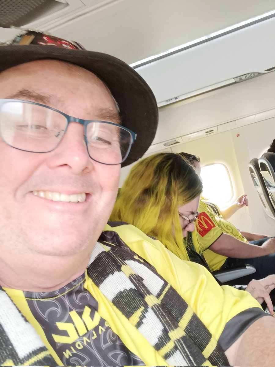 EatSleepFutBall's tweet photo. Good flight, Hamilton Nix fans all over the place!
#WELvAFC #KiwiDerby #ERereTeKeo #COYN #YellowAndBlack #PhoenixRising #NZIsYellow https://t.co/IqtCmQUfTP