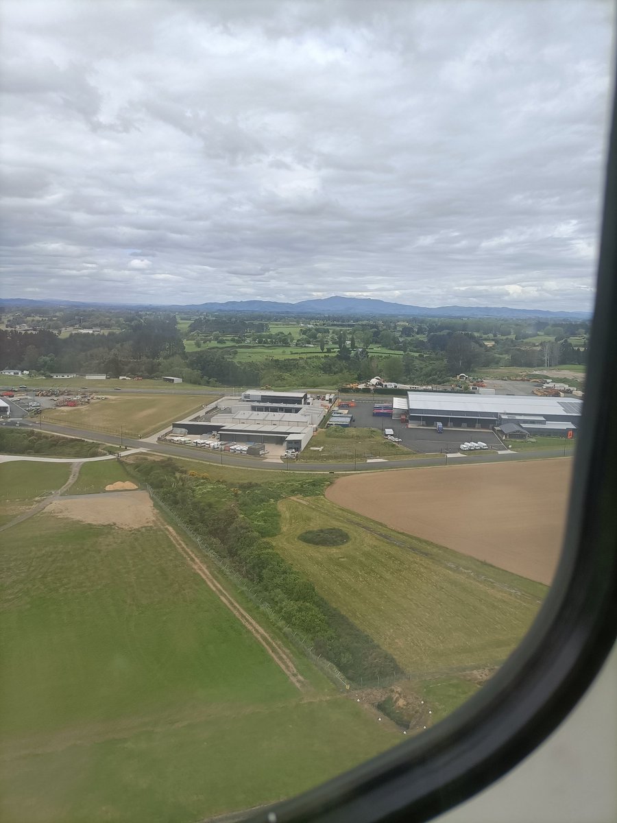 EatSleepFutBall's tweet photo. Good flight, Hamilton Nix fans all over the place!
#WELvAFC #KiwiDerby #ERereTeKeo #COYN #YellowAndBlack #PhoenixRising #NZIsYellow https://t.co/IqtCmQUfTP