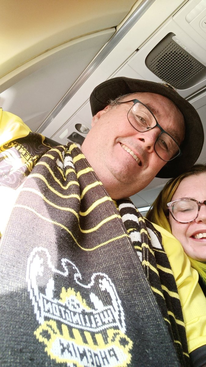 EatSleepFutBall's tweet photo. Good flight, Hamilton Nix fans all over the place!
#WELvAFC #KiwiDerby #ERereTeKeo #COYN #YellowAndBlack #PhoenixRising #NZIsYellow https://t.co/IqtCmQUfTP