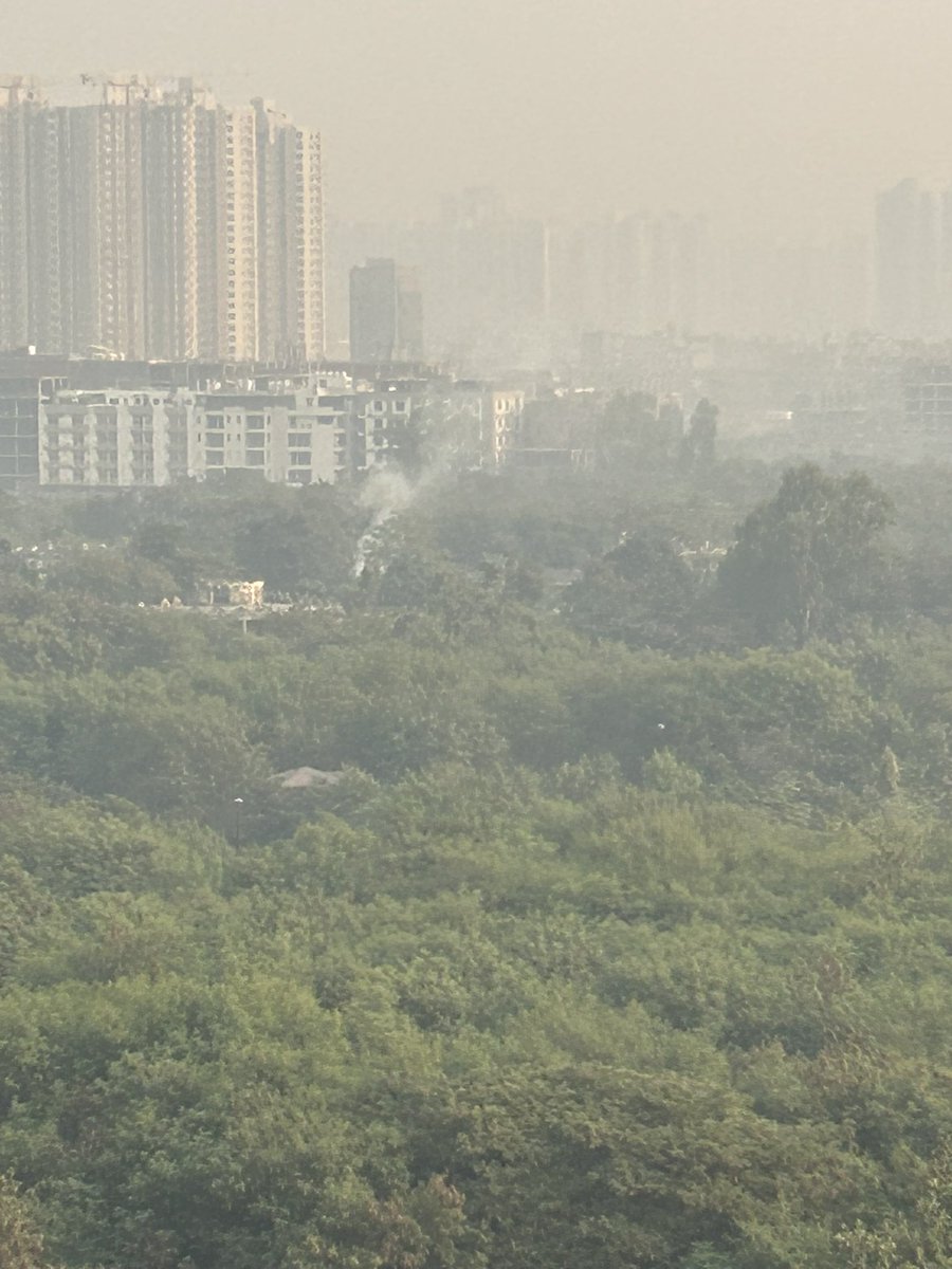 ankurb1's tweet photo. @noida_authority @CPCB_OFFICIAL @noidapolice @CAQM_Official Again burning today https://t.co/AuAVEtWjrL
